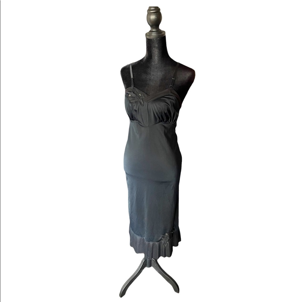 Vintage calf length slip Kickernick Lingerie size 32 Eur/size 1 US.